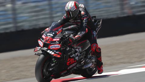 Бедзеки излезе начело в Индонезия, шампионът Маркес извън топ 10 след две падания