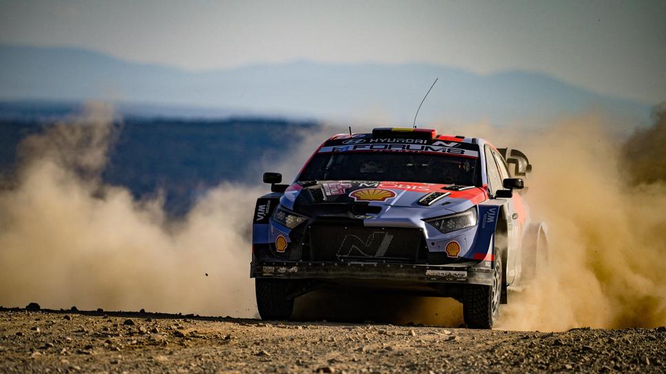 Нювил отпадна и допълнително затегна битката за титлата