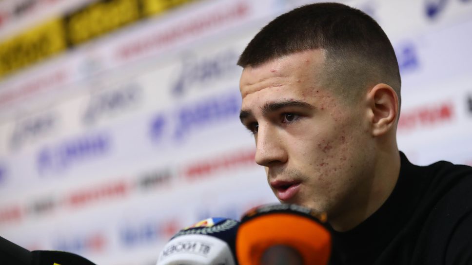 Награждаване на Марин Петков  за играч на 12-ия кръг