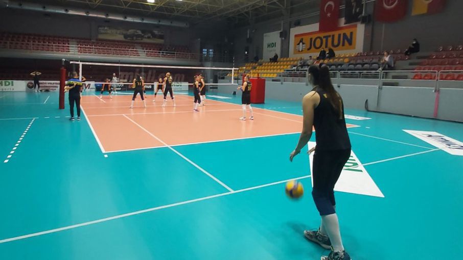 Шампионките загубиха втората контрола с Галатасарай