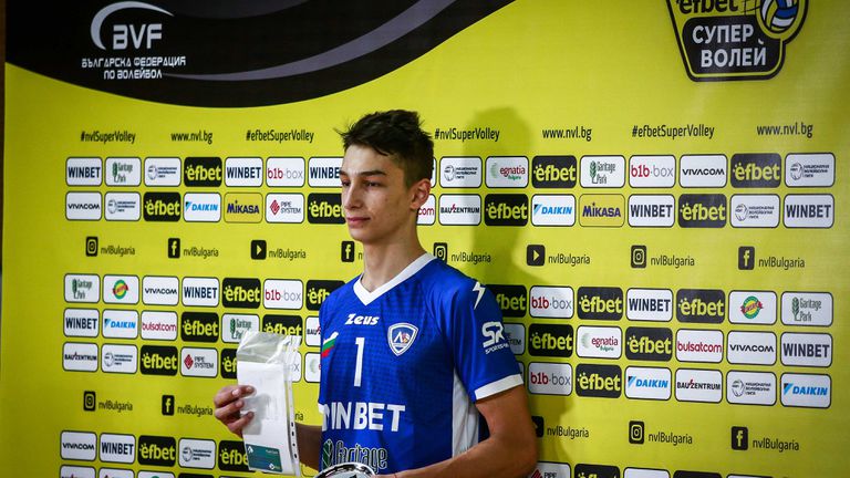 15 годишният разпределител на Левски Симеон Николов бе избран за MVP