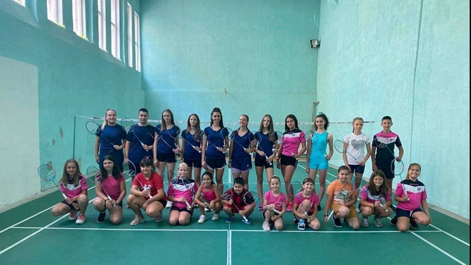 „Децата и бадминтона“ накара над 1300 да усетят магията на ракетата и перцето