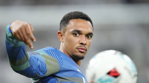 Трент няма да започне на "Анфийлд", не е ясно дали въобще ще играе