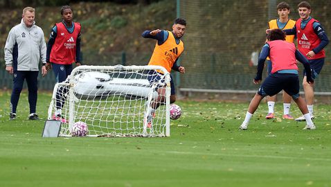 Окслейд-Чембърлейн тренира с Арсенал