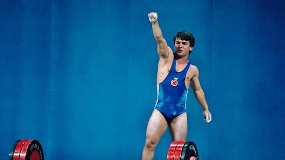 Представители на две федерации по вдигане на тежести – на