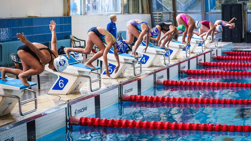 Победителите в плувния турнир "Стефан Попов-Замората" бяха излъчени сред 550 участващи деца