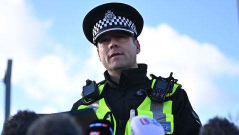 Шок в Англия: футболен агент заплашил с пистолет играч от Премиър лийг