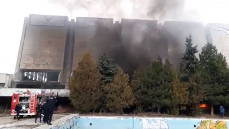 Пожар на "Червено знаме"! Запали се някогашният дом на ЦСКА