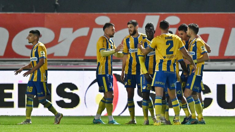 АПОЕЛ Никозия продължава победната си серия в кипърското първенство Тимът