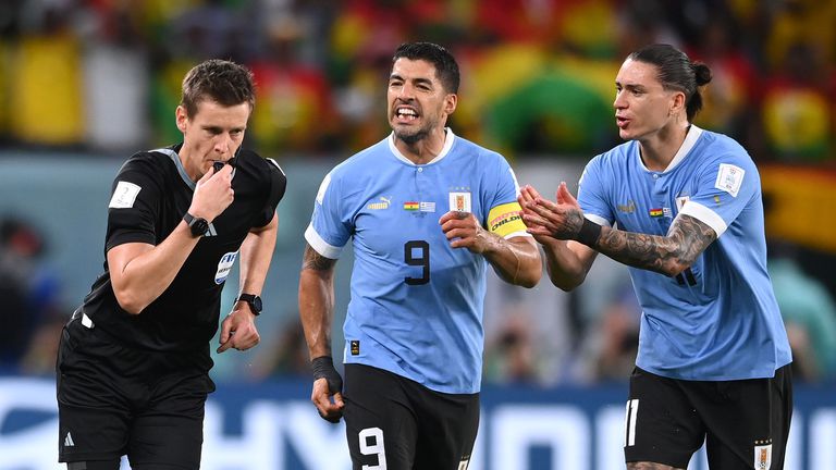 Луис Суарес обвини ФИФА че винаги е срещу Уругвай Участието