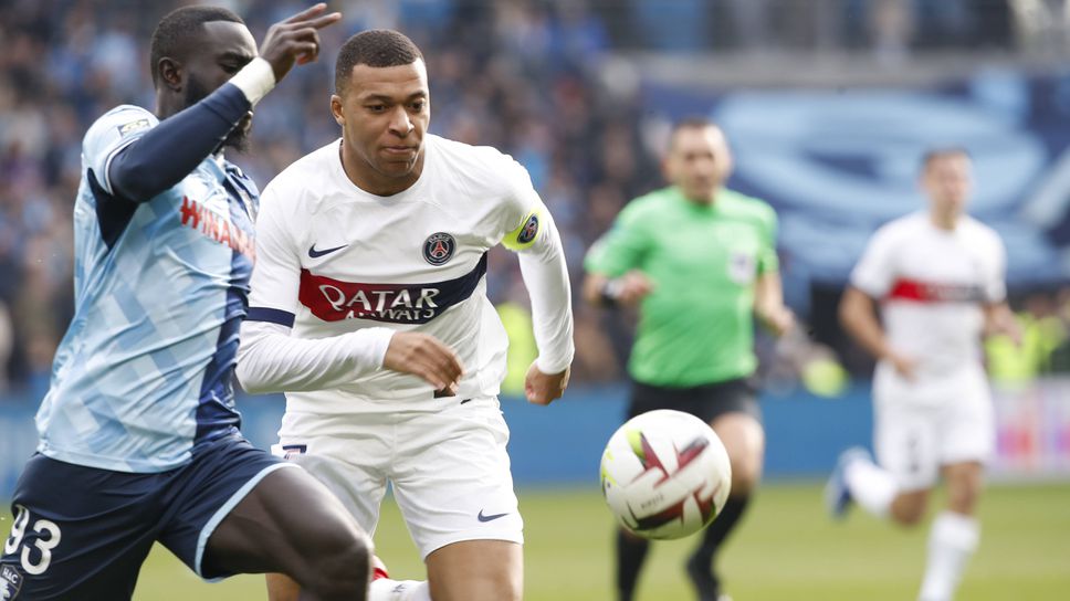 На полувремето: Льо Авър 0:1 Пари Сен Жермен, гол на Мбапе и червен картон за Донарума