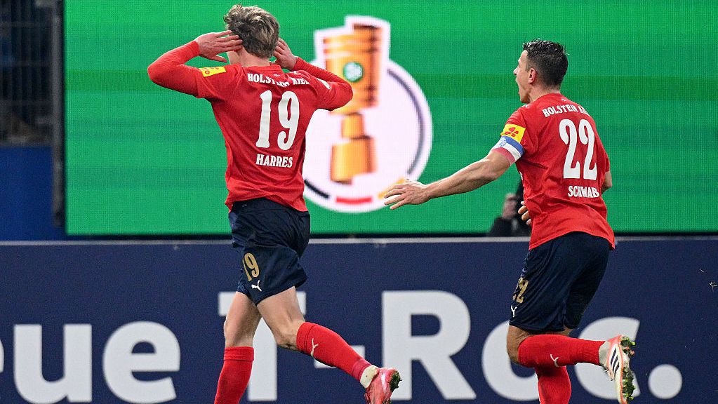 Холщайн (Кил) е последният четвъртфиналист за Купата на Германия след късна драма и дузпи в Хамбург