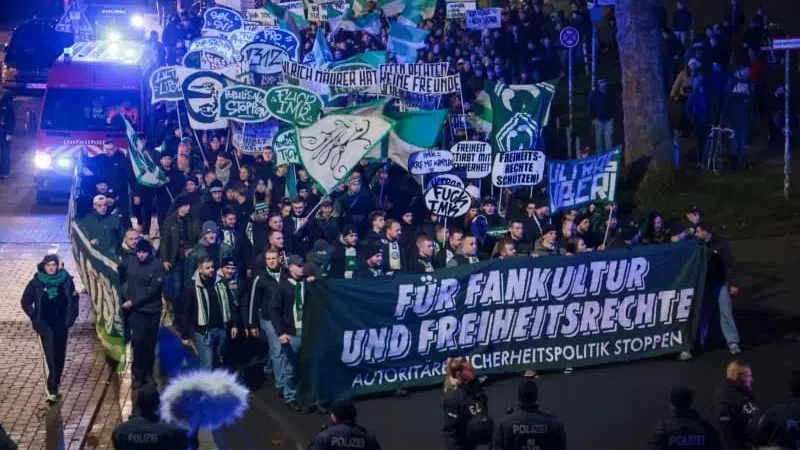 Германски фенове излязоха на протест срещу по-строгите мерки на стадионите