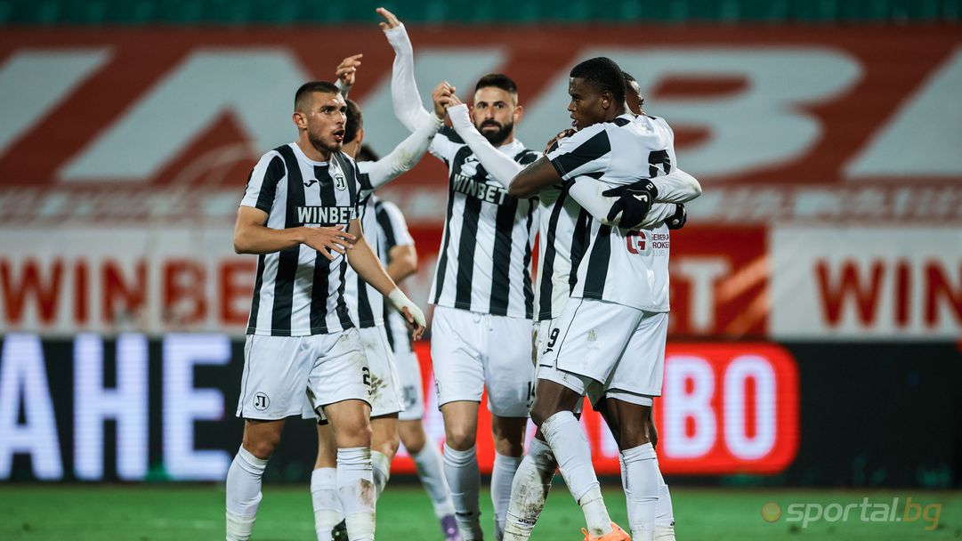 Двама младоци тренират с първия отбор на Локо (Пловдив)