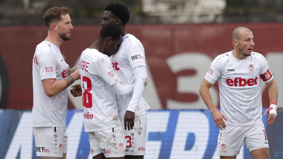 ЦСКА 1948 ще зимува на подиума след успех над Септември