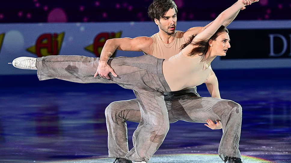 Олимпийска шампионка по фигурно пързаляне издаде книга