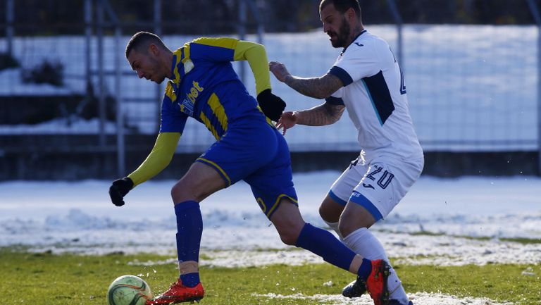 Левски (Лом) се приближи към Втора лига след успех с 2:0 в дербито със Севлиево
