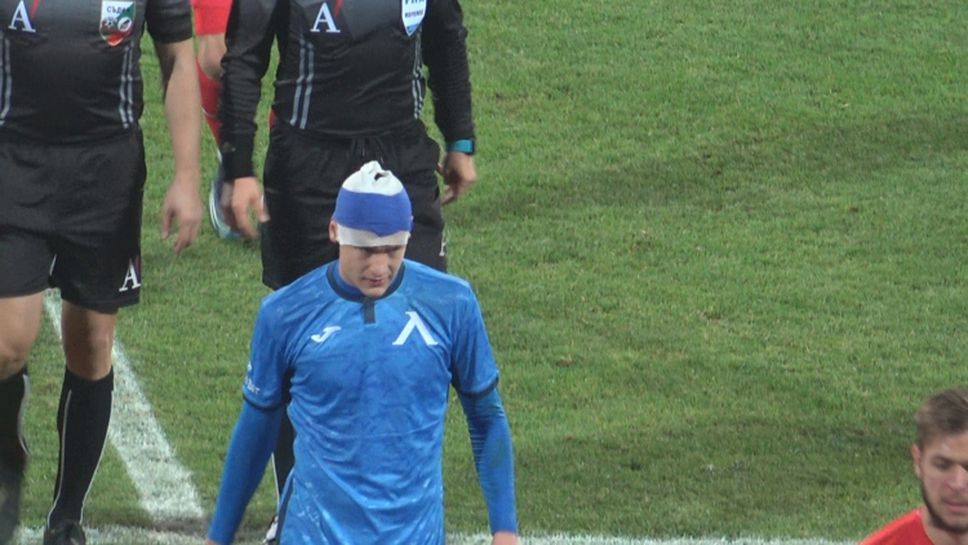 Галчев доиграва мача на Левски с превръзка на главата