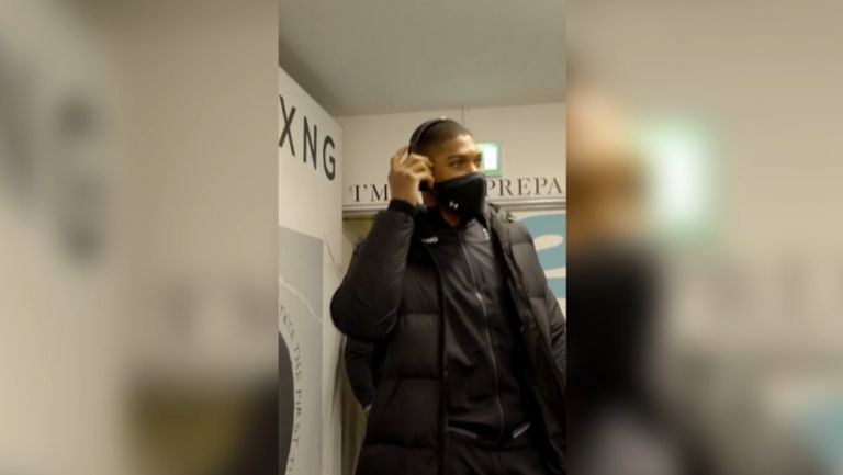 Джошуа пристигна в добро настроение за сблъсъка с Кобрата