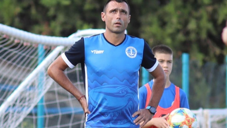 Слави Костенски: Успехът над Марица бе ключов, Черноморец (Бургас) има сили за професионален футбол