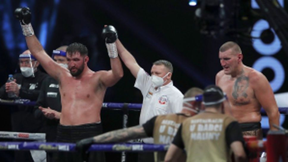 Хюи Фюри се пребори с аркада, за да спечели срещу Мариуш Вах