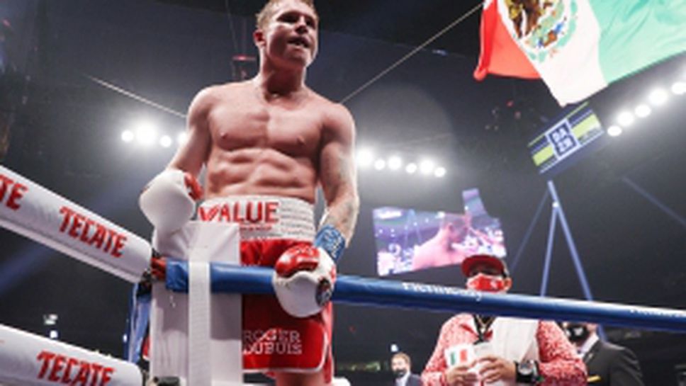 Канело Алварес хвърли здрав бой на Калъм Смит