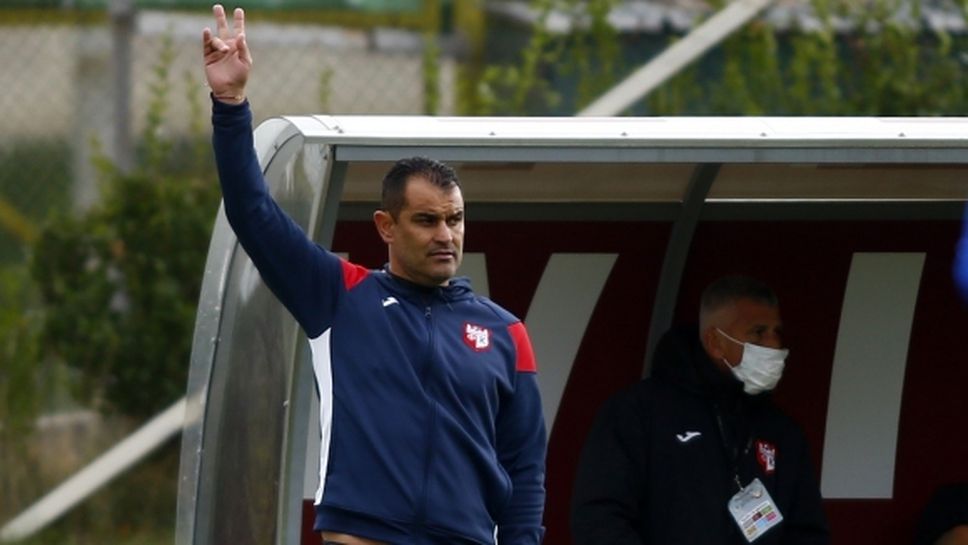 Треньорът на Кариана отрече, че са го търсили от Ботев (Пловдив)