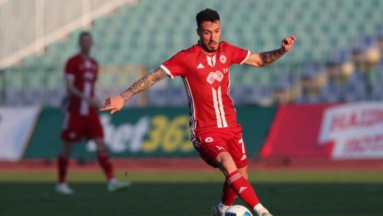 Бивш футболист на ЦСКА-София напира да се връща в клуба, Акрапович не го иска