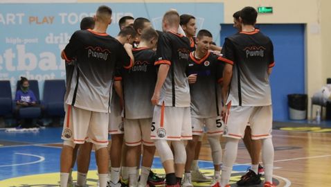 Академик (Пд) продължава да доминира в Балканската лига