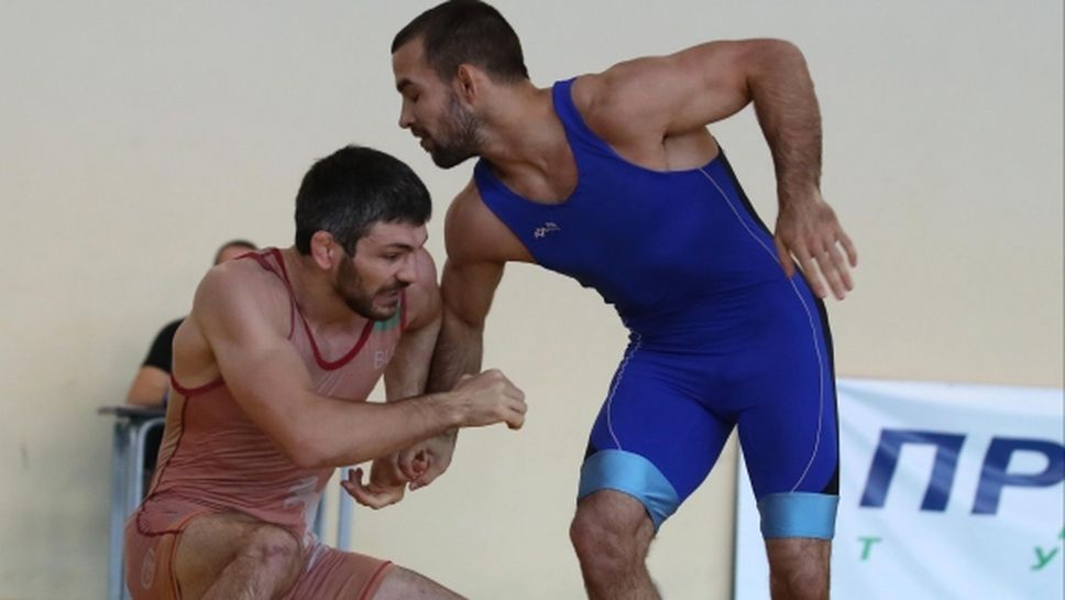 Двама българи срещу олимпийски шампиони в първите си срещи от Световната купа по борба в Белград