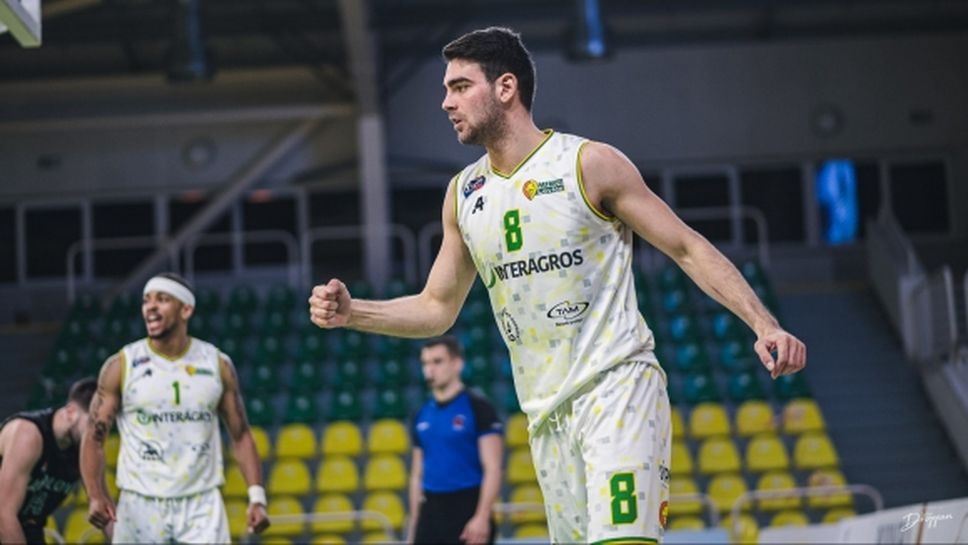 Силната игра на Чернокожев и Левице продължава