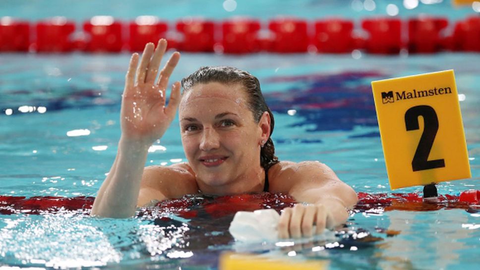 Катинка Хошу сложи боксовите ръкавици