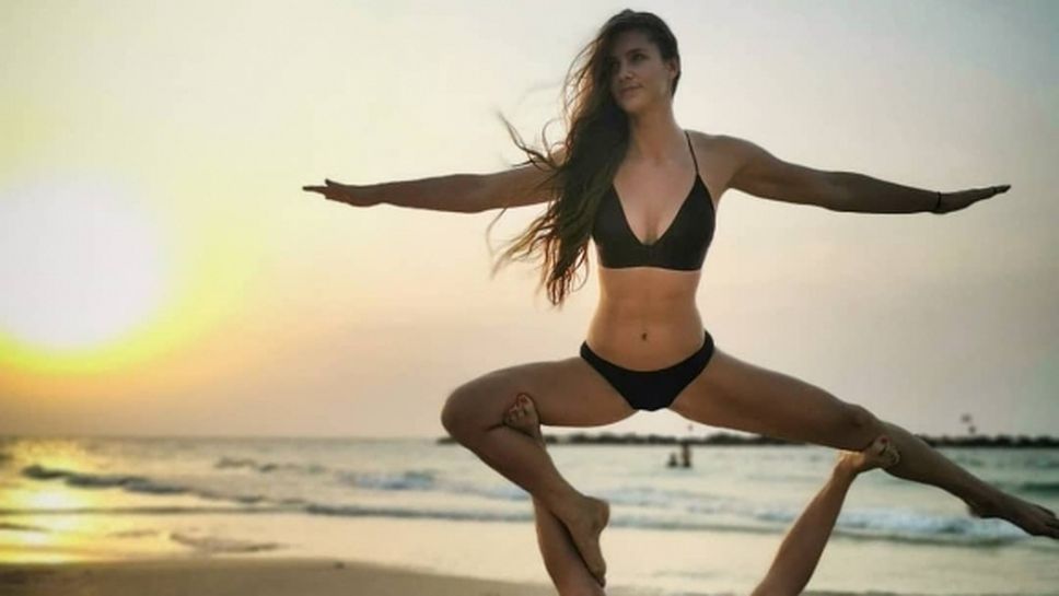 Волейболистка трупа фенове с перфектните си извивки (снимки)