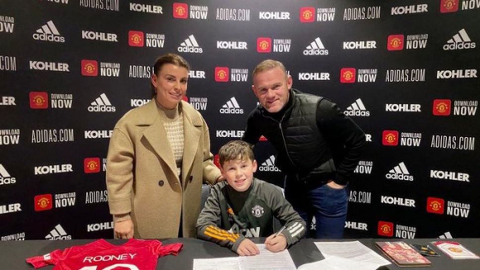 Синът на Рууни подписа с Манчестър Юнайтед