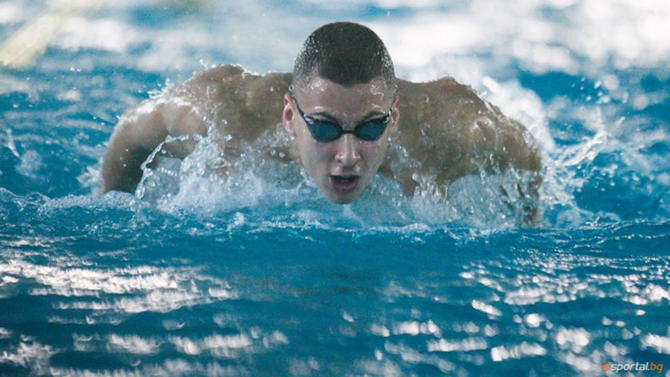 Миладинов плува до рекорда на 100 м св. стил