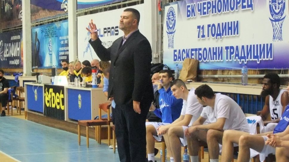 Васил Евтимов: Продължаваме да работим, играчите ми няма да имат почивка