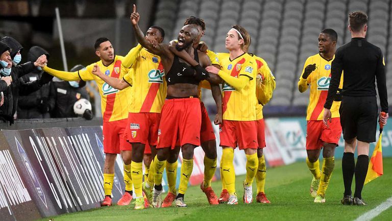  Ланс отстрани Лил след трагичен поврат и дузпи 