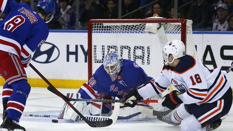 Александър Георгиев с 33 спасявания за третата поредна победа на Рейнджърс в НХЛ