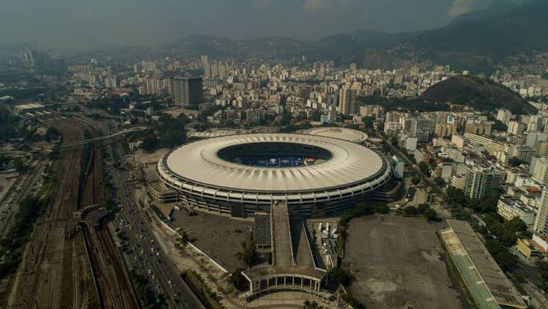 Един от главните пътища водещи до стадион Маракана в Рио