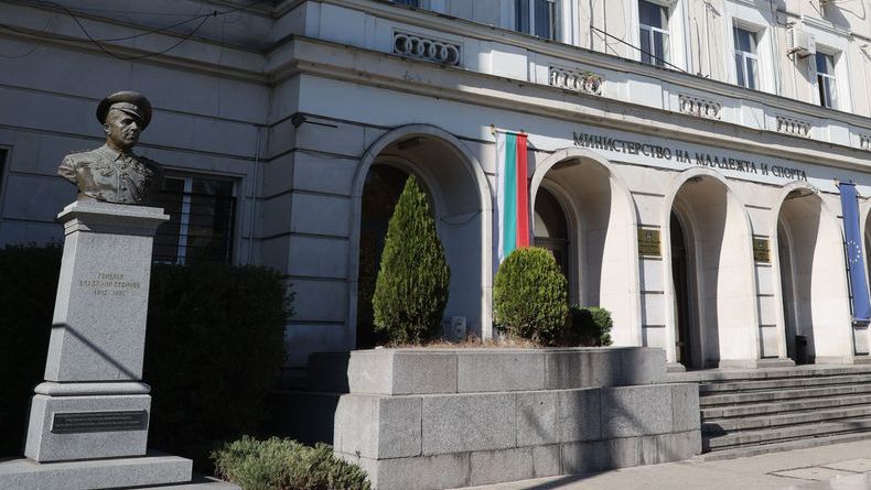 Министерството на младежта и спорта с програма за финансово подпомагане ...