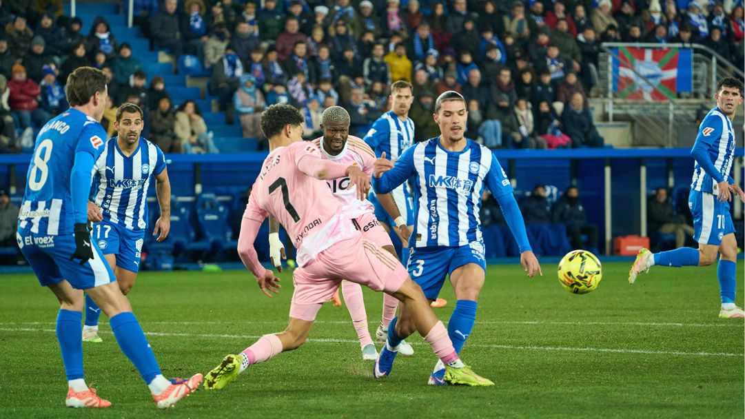 Алавес и Овиедо удължиха сериите си без успех