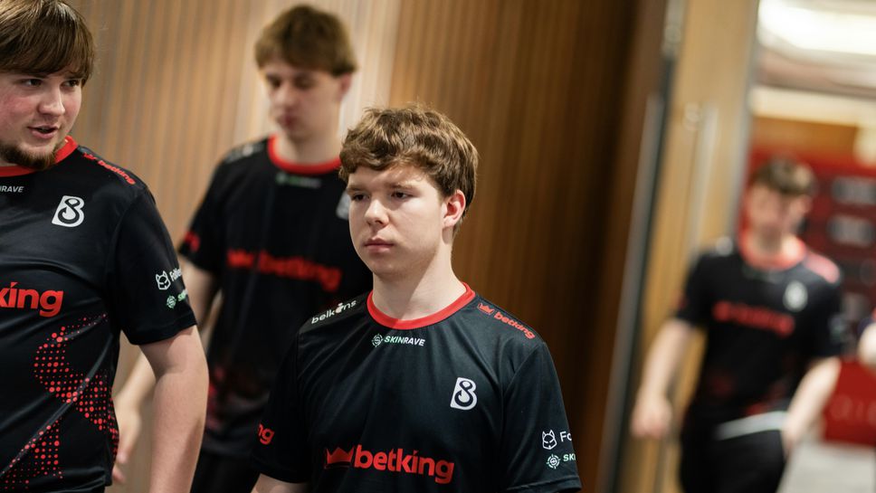 Даниил "headtr1ck" Валитов отпадна от титулярната петица на B8