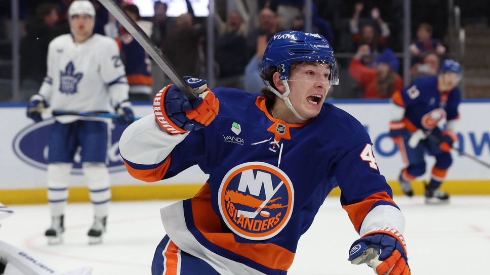 Матю Шефер реализира победния гол за Ню Йорк Айлендърс при