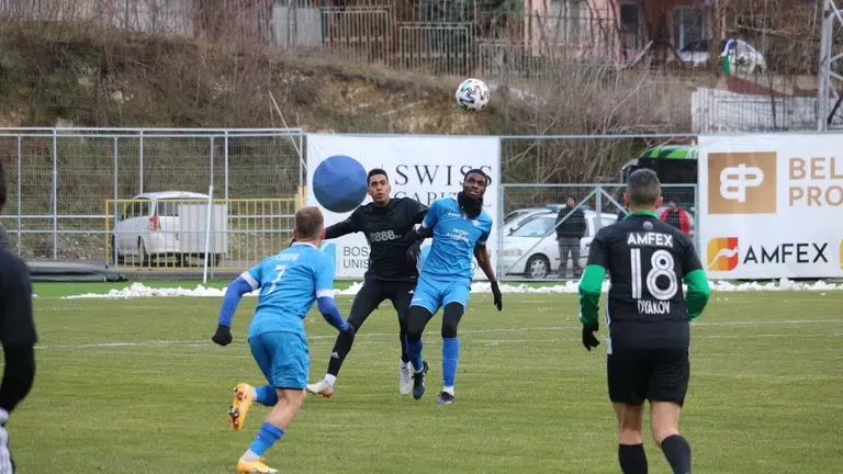 Благоевград и завършиха наравно 1 1 в контролна среща играна на