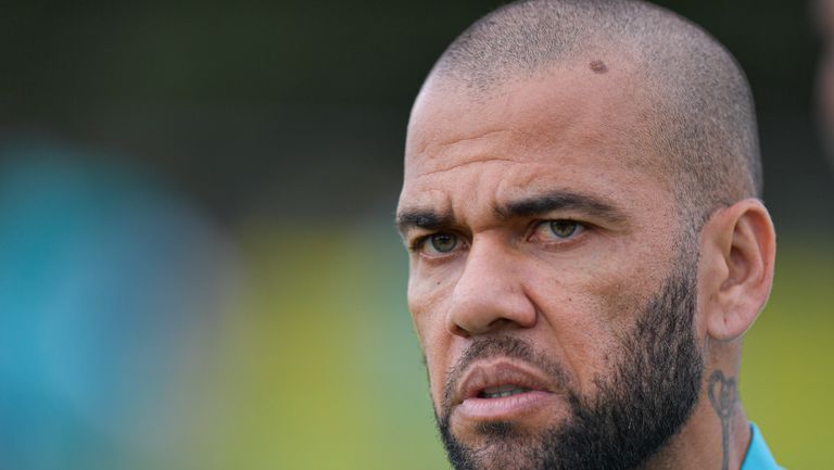  Дани Алвеш не е приел добре избора на Чави за Лига Европа 