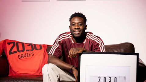 Официално: Алфонсо Дейвис изпя новия си договор с Байерн