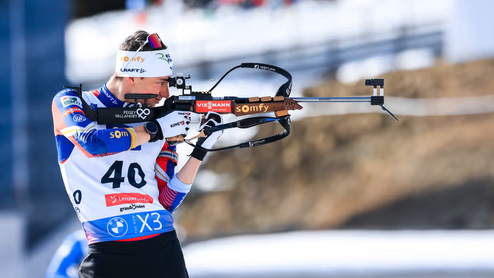 Френският биатлонист Ерик Перо замени ските и стрелбището с дълбините