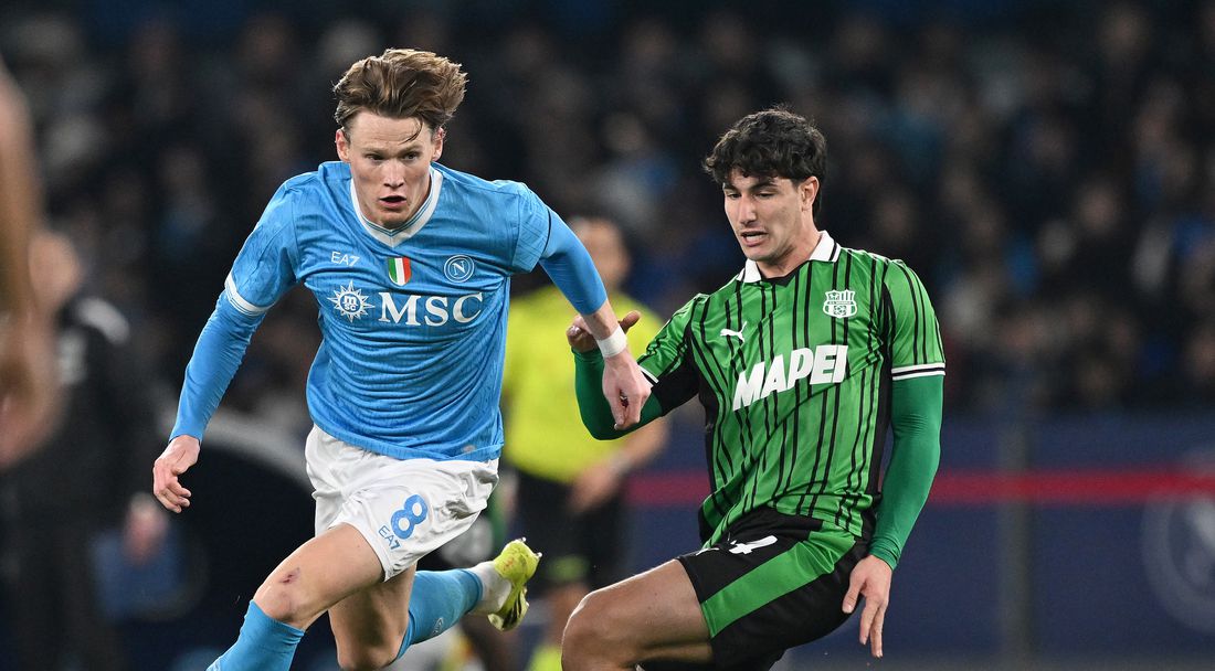 Наполи бърза да удължи договора на Мактоминей