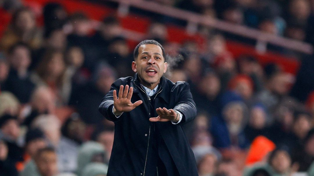 Росиниър понесе много критики за страхливата си тактика срещу Арсенал, той контраатакува