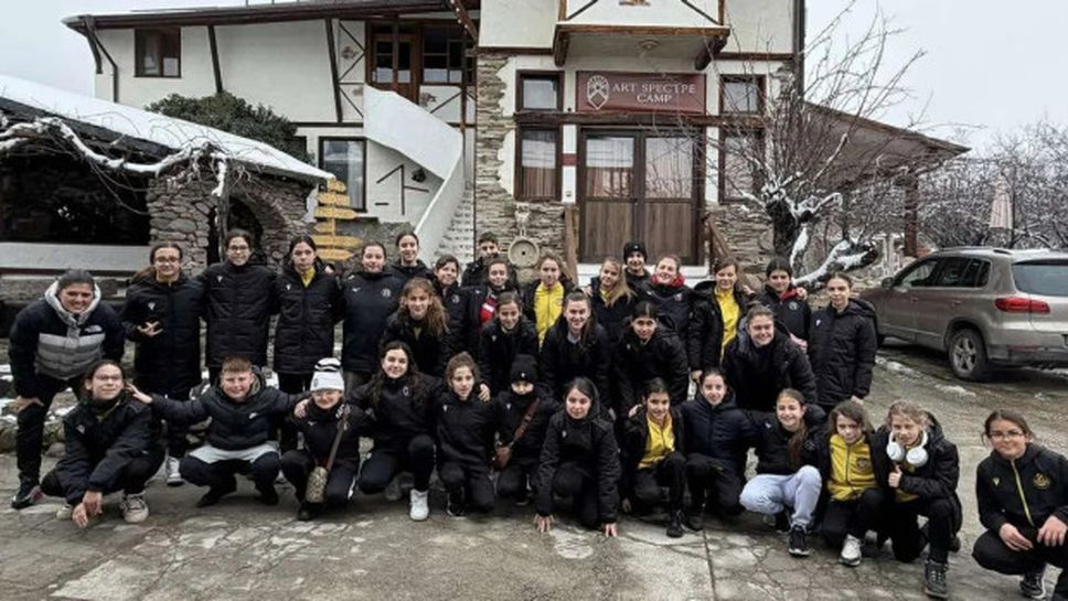 Девойките до 11 и до 13 години на двата големи